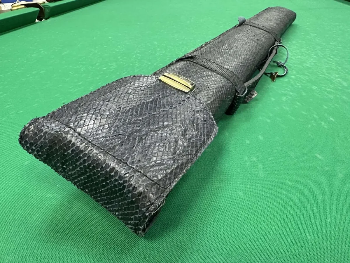 Сагайдак для більярдного кийка Safari leather snake темно-синій 1 штука изображение